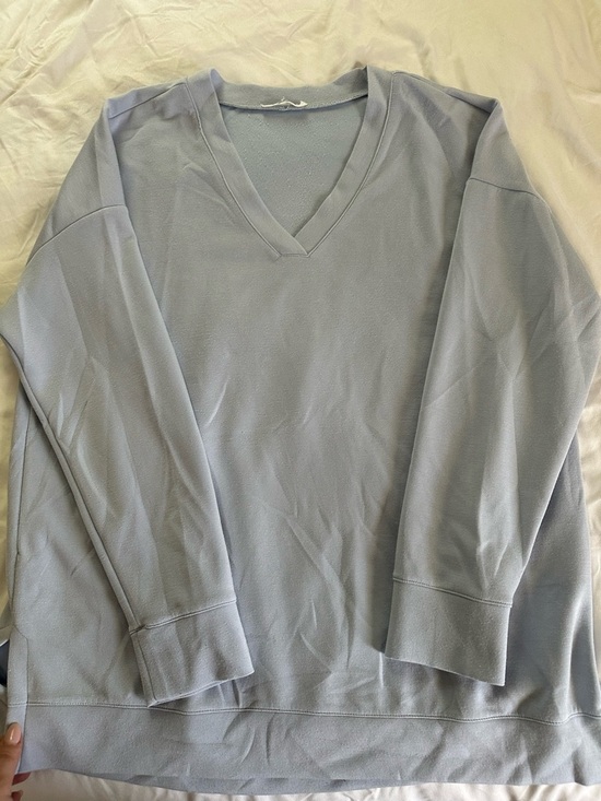 Cable & Gauge Other - Womens V-Neck Lightweight Sweater - Light Blue